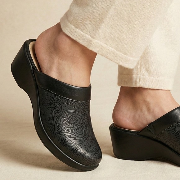 SoftWalk Shoes - SoftWalk Black Leather Paisley Embossed Clogs Mules Slip On Comfort Shoes EUC‎